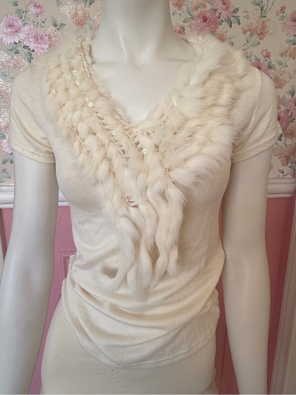 Cashmere Cream V-Neck Short Sleeve Top with Faux Fur Trim